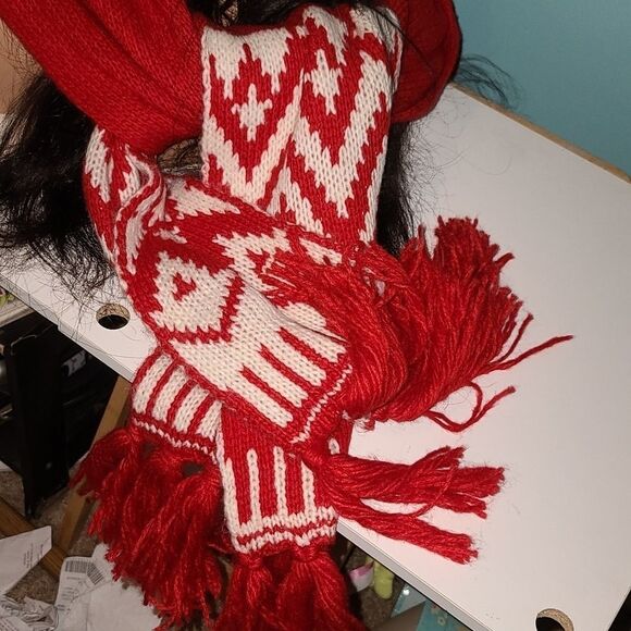 Old Navy Red & White Tribal Scarf & Hat Set - Picture 4 of 5